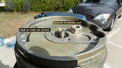 Evinrude 10 HP 1960 flywheel remove 2